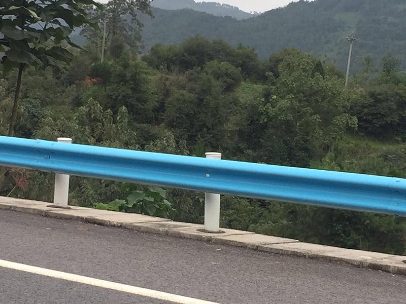 山東路側護欄板