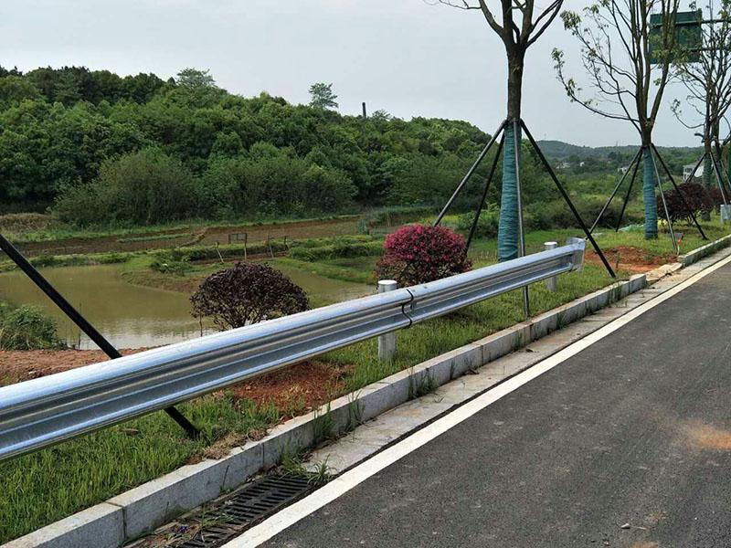 山東路側護欄板