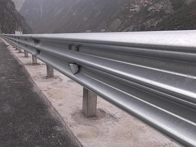 山東路側護欄板
