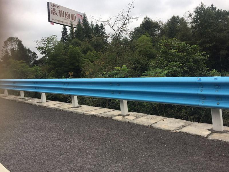 山東三波護欄板