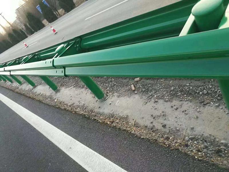 山東分隔帶護欄板