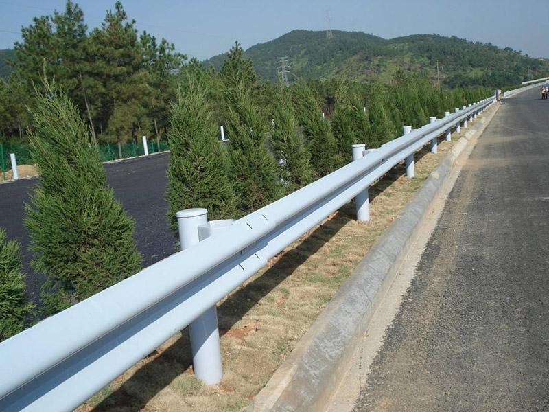 山東分隔帶護欄板